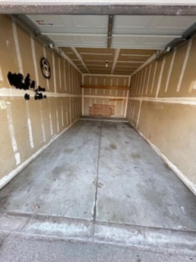 Building Photo - 4422 White Ln