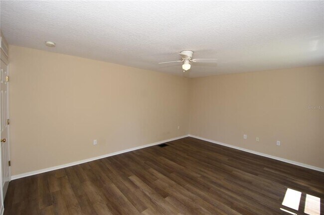 Building Photo - 37 Buttermill Dr
