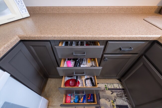 Building Photo - 348 Willow Grove Dr