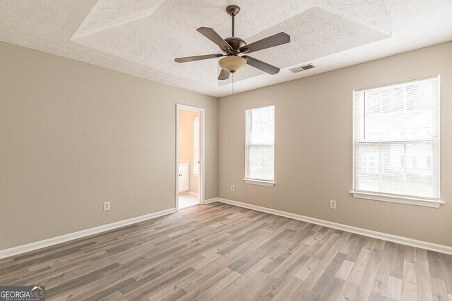 Building Photo - 5895 Hampton Ct