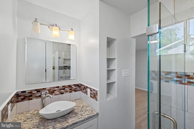 Building Photo - 210 Lastner Ln