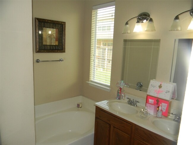 Building Photo - 1716 Kittyhawk Dr