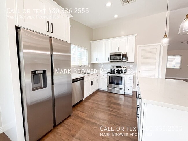 Building Photo - 2515 E Dragoon Ave