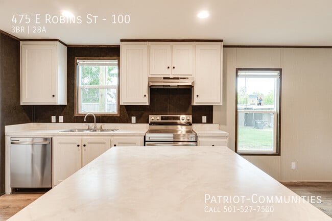 Building Photo - 475 E Robins St