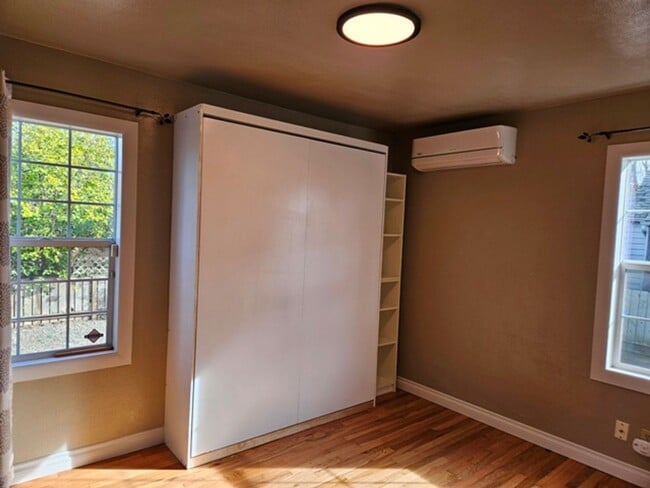 Building Photo - 4Bd/2Ba Two Story Home - For Viewing!