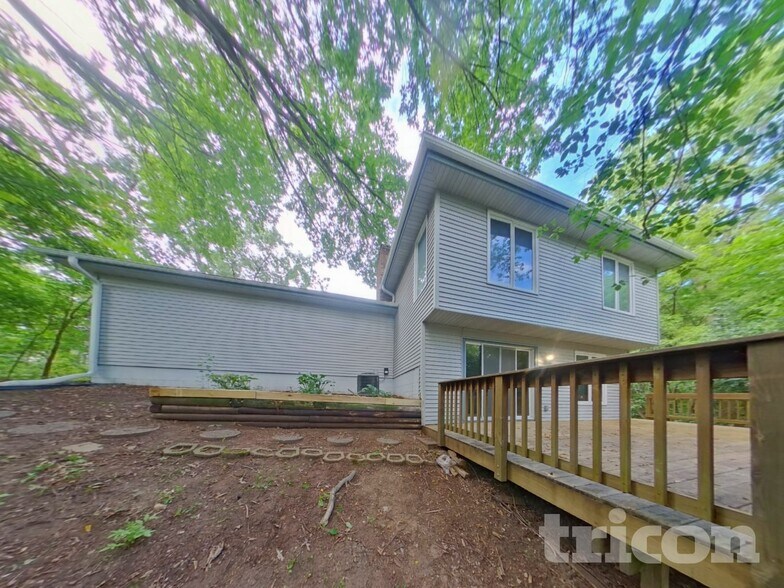 Building Photo - 1235 Wilderness Park Cir