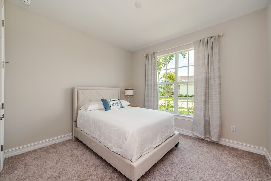 Building Photo - 339 Tamarindo Ln