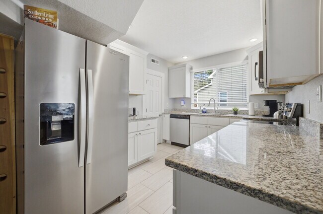 Building Photo - The Norfolk Nomad Spacious 4BR Near Downtown, ODU