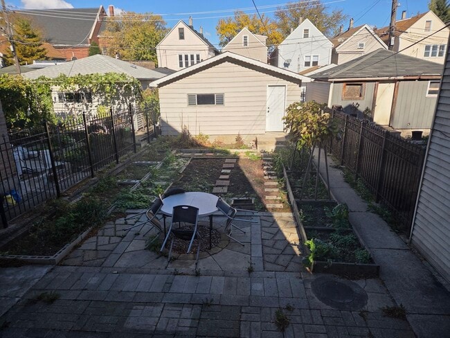 Building Photo - 1630 W 38th Pl