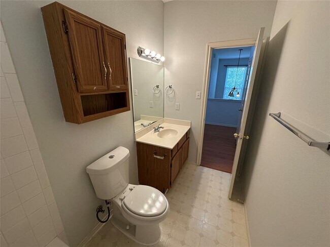Building Photo - 1603 Azalea Dr