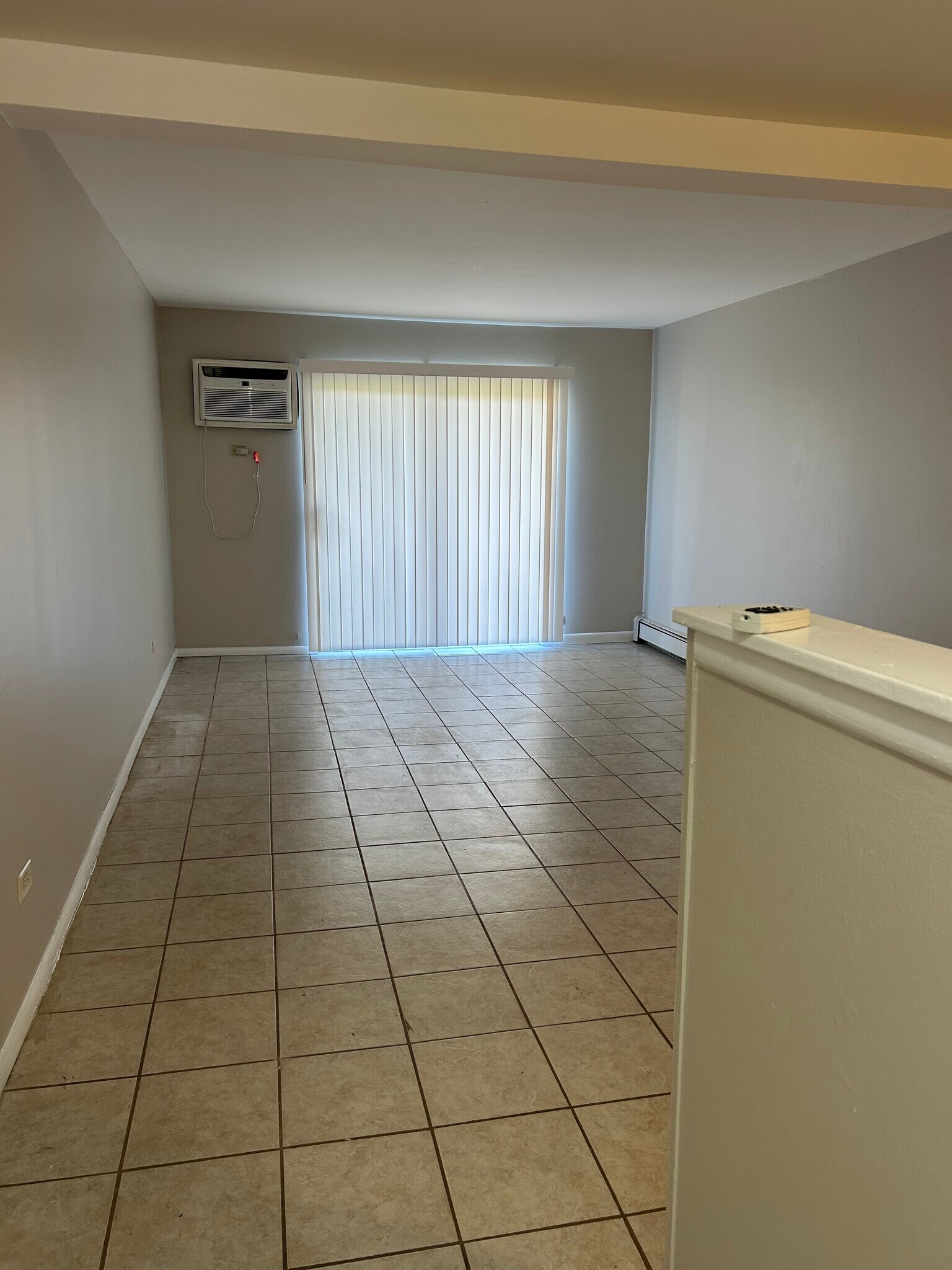 Building Photo - 1075 Valley Ln