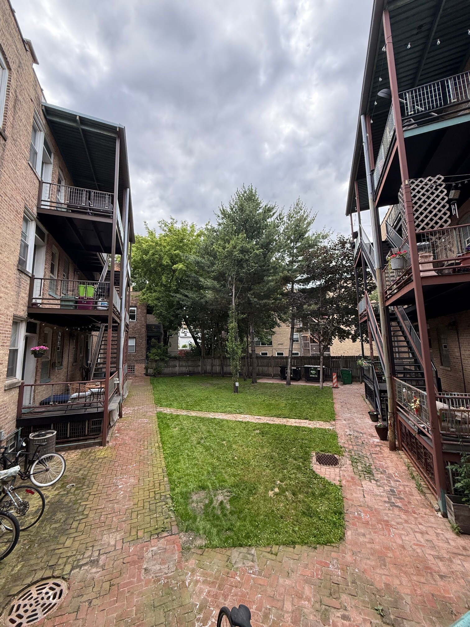 Building Photo - 5866 N Ridge Ave