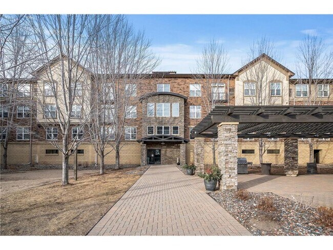 Building Photo - Sparkling 2 Bedroom Condo in Southwest Sta...