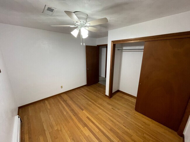 Building Photo - Spacious 3-Bedroom Home on Half-Acre Lot in Top-Rated Pleasant Valley School District!