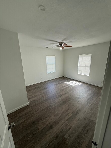 Building Photo - 208 Fesmire Ave