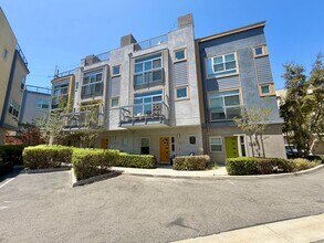 Building Photo - Furnished 3-BR/3-BA Townhouse w/ Giant Roof deck, 2-Car Garage, EV Hookup
