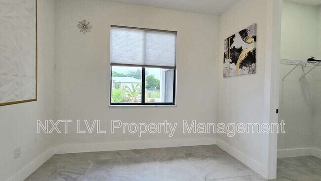 Building Photo - 220 NE 8th Pl