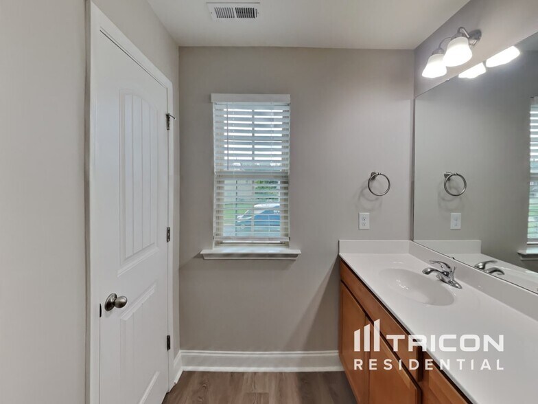 Building Photo - 1420 Sage Tree Dr