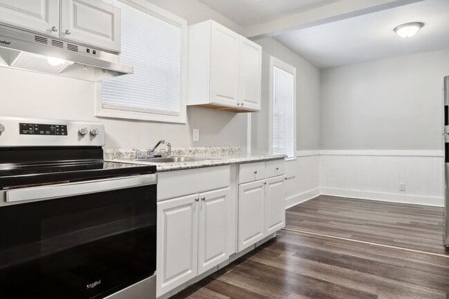 Building Photo - 504 W 48th St