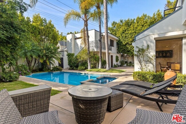 Building Photo - 605 N Hillcrest Rd