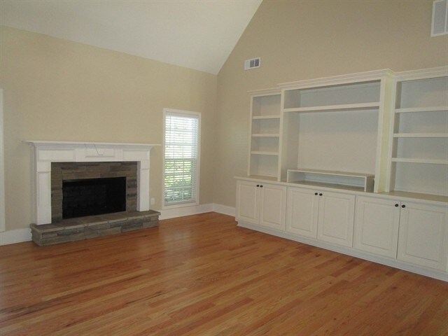 Building Photo - 140 Cambridge Woods Dr