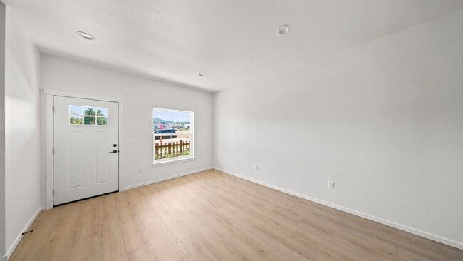 Building Photo - 2709 Q Ave