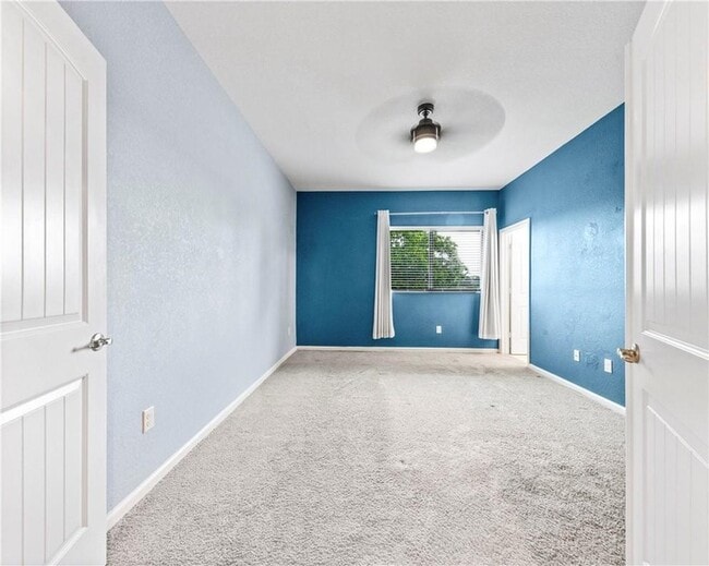 Building Photo - 4230 N Dixie Hwy