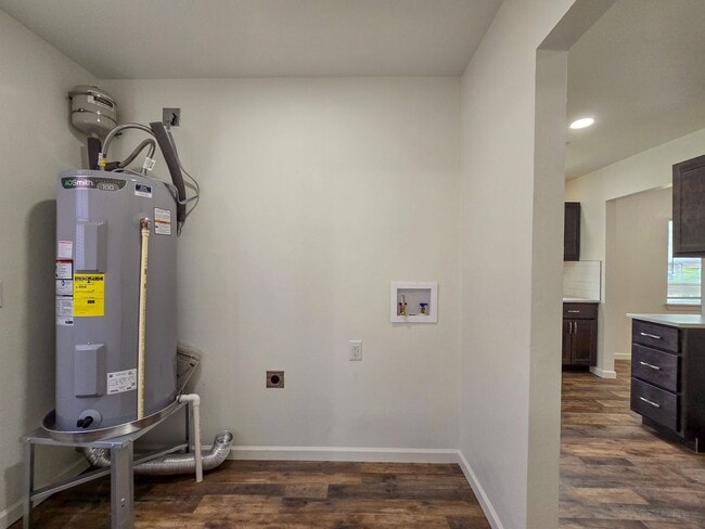 Building Photo - 3 Bedroom, 1 Bath Home in Shawnee!