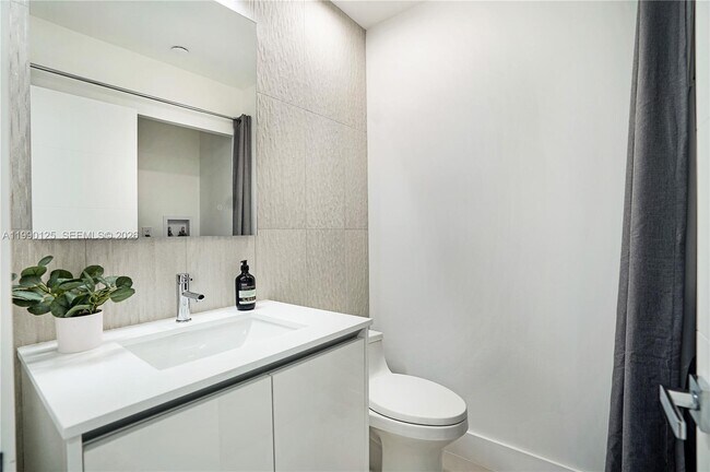 Building Photo - 19101 Mystic Pointe Dr