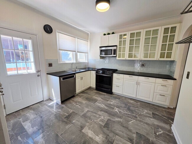 Building Photo - Charming Brick Home In Cliffside Park - No...