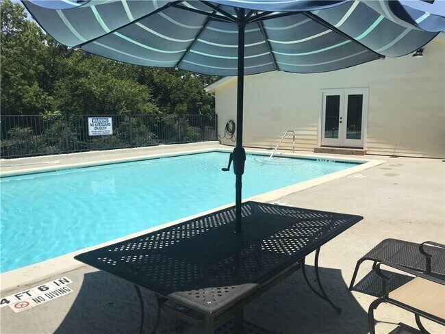 Building Photo - 741 E Oltorf St