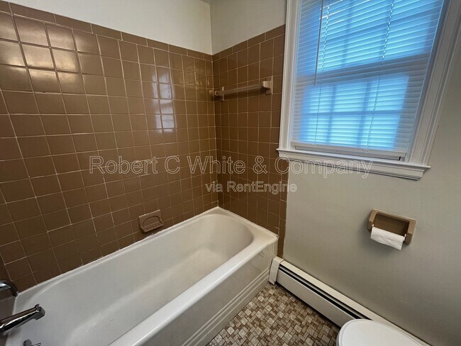 Building Photo - 33 Mills Ln