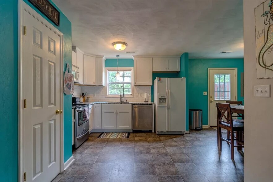 KITCHEN - 6767 Woodcreeper Drive