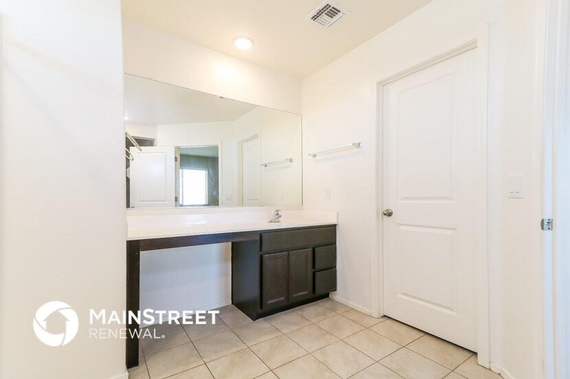Building Photo - 8579 S 253rd Ave