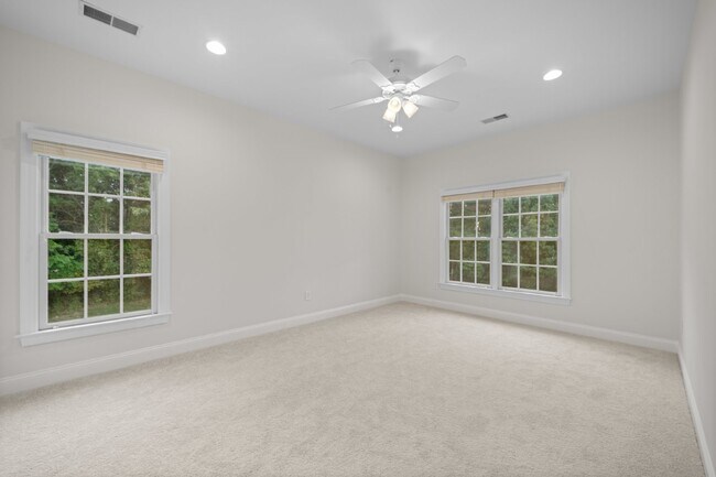 Building Photo - 27556 Paddock Trail Pl