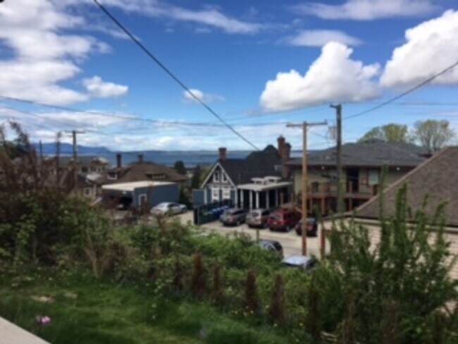 Building Photo - 1021/1023 High St