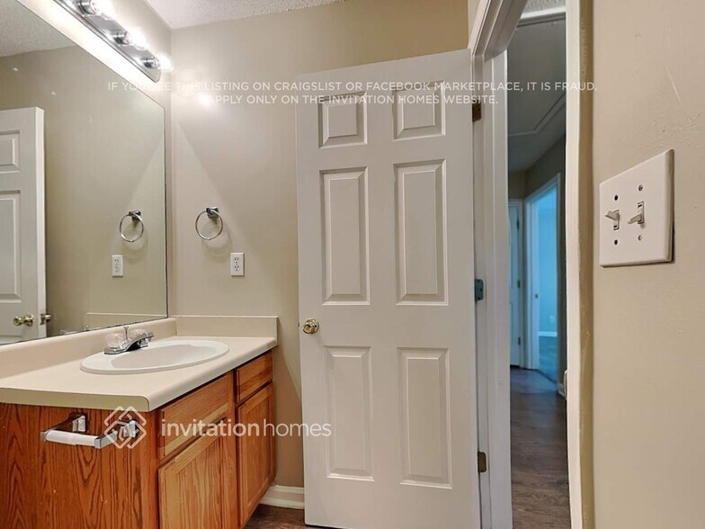 Building Photo - 438 Pecan Wood Cir