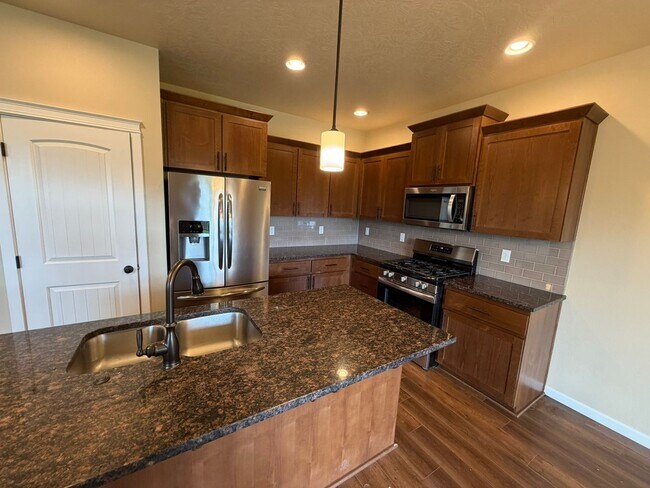 Building Photo - Must See 4 Bedroom!