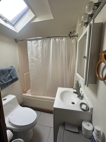 Building Photo - 3829 Bloomington Ave