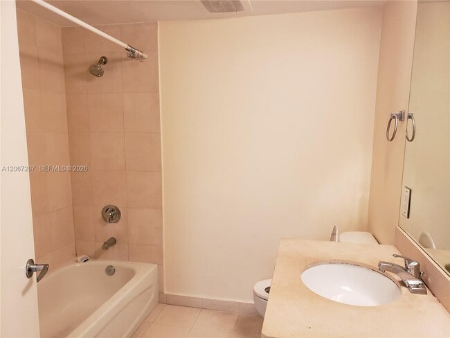 Building Photo - 2740 SW 28th Terrace