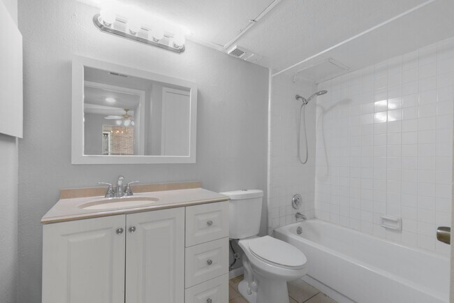 Building Photo - 2100 Wilcrest Dr