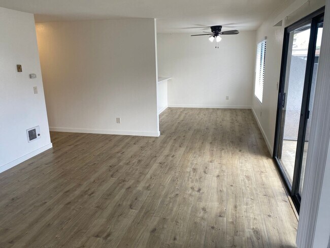 Building Photo - 2BR/2BA Upstairs Condo with Two-Car Garage