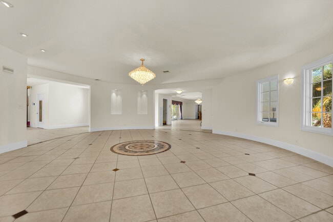 Building Photo - 1250 Shadow Ln