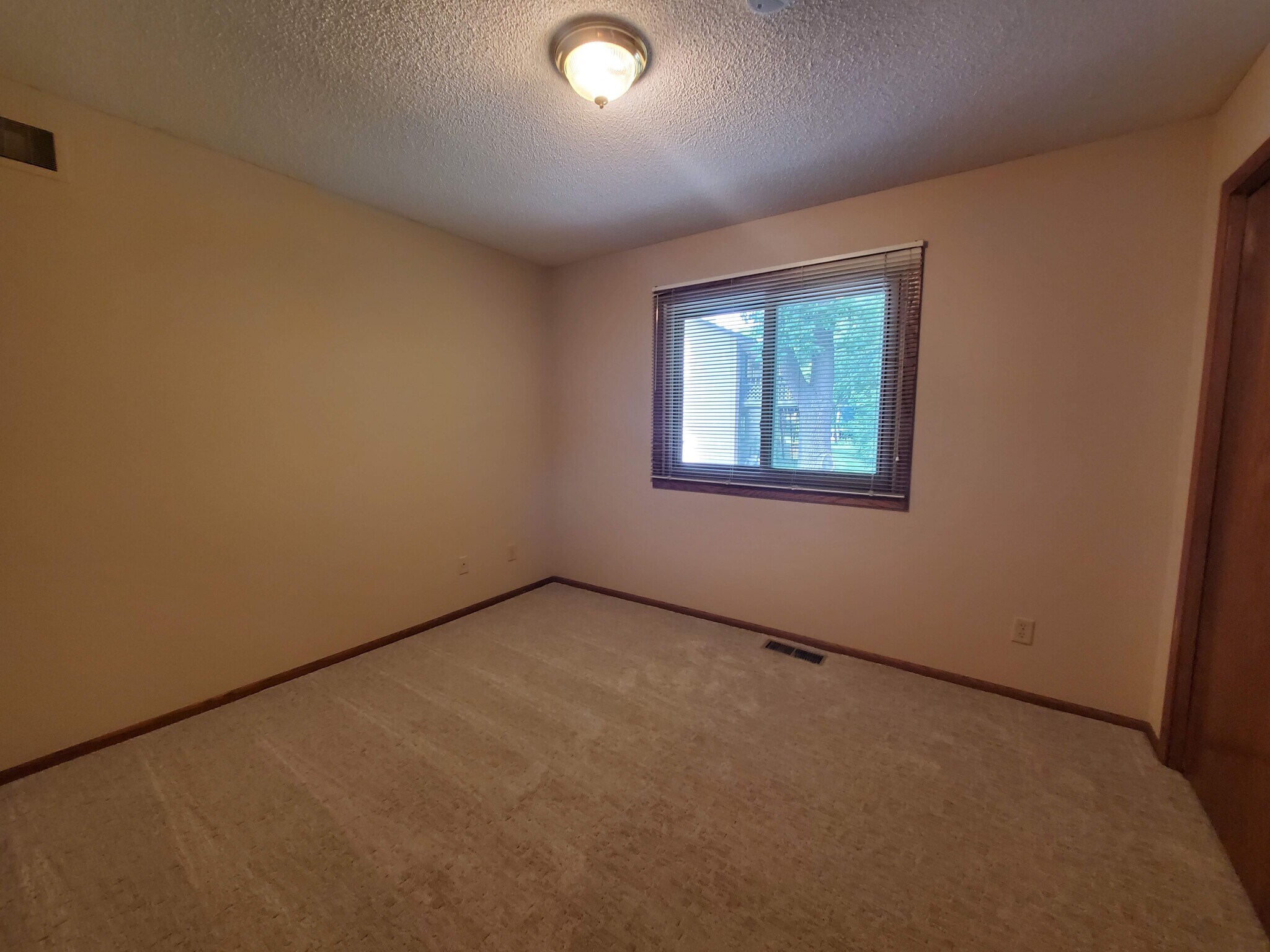 Building Photo - 2517 Cedar Hills Dr