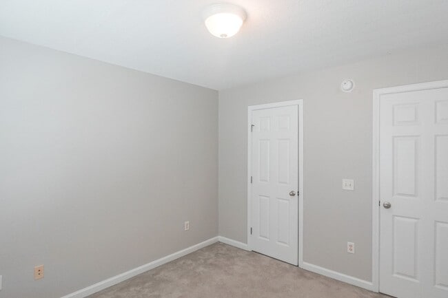 Building Photo - Coming Available