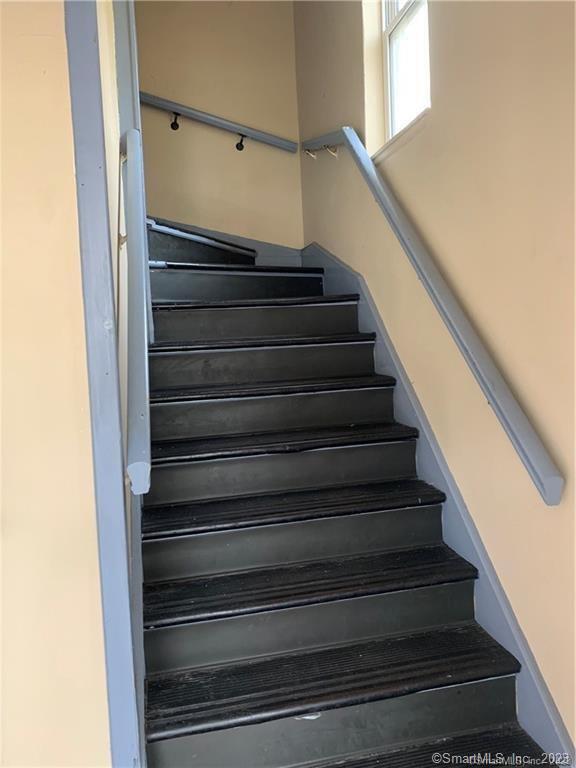 Building Photo - 638 Elm St