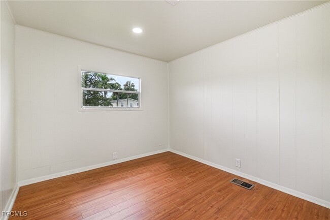 Building Photo - 91 Twin Palms Dr