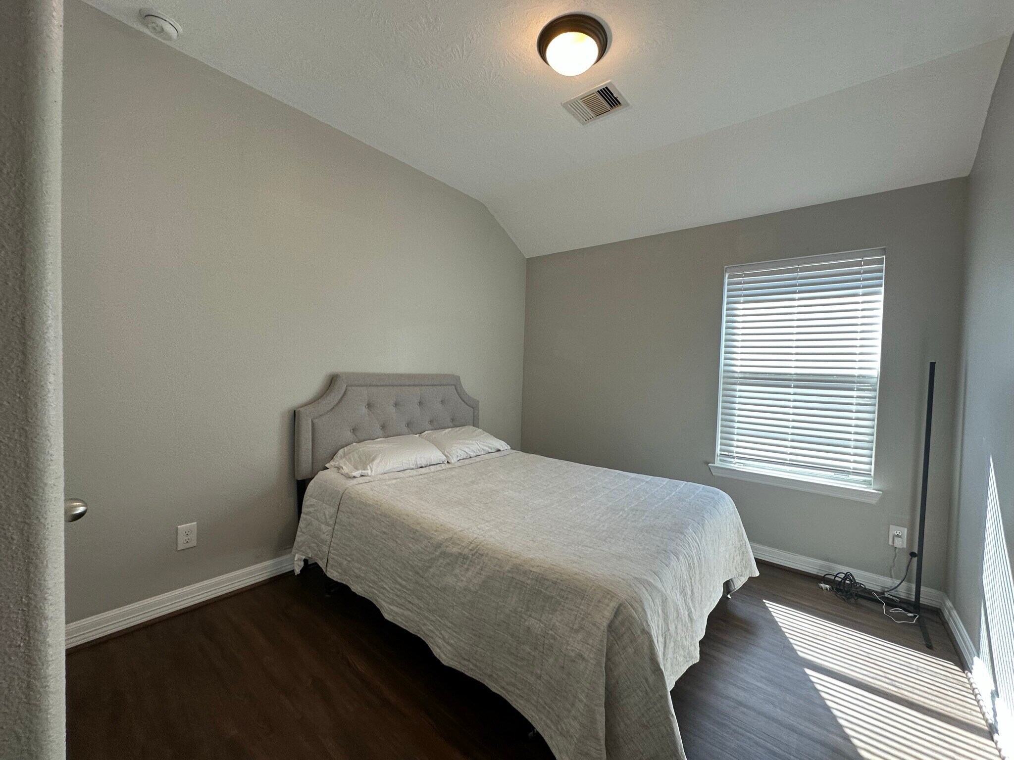 Building Photo - 419 Oak Chase Dr