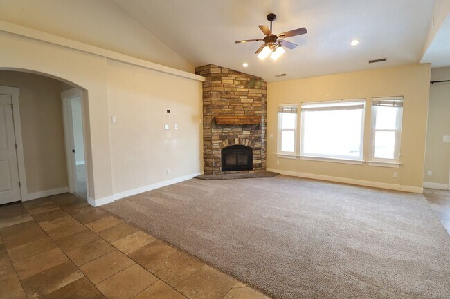 Building Photo - Large Pet Friendly House in the Foothills of Provo