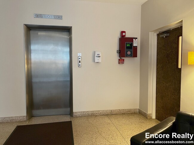 Building Photo - 216 Saint Paul St